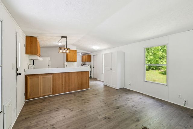 161 Longbranch Rd, Hohenwald, TN 38462