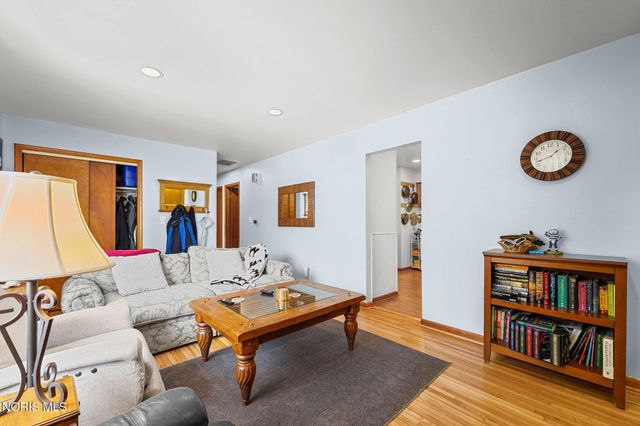 245 Edinborough Drive, Findlay, OH 45840