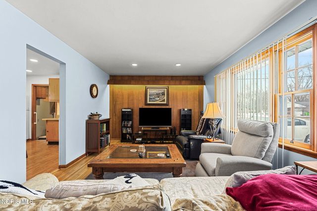 245 Edinborough Drive, Findlay, OH 45840