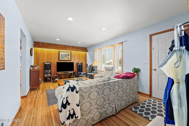 245 Edinborough Drive, Findlay, OH 45840