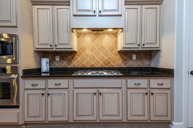 1685 JENNINGS MILL LN W, Collierville, TN 38017