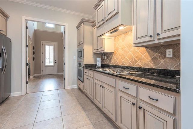 1685 JENNINGS MILL LN W, Collierville, TN 38017