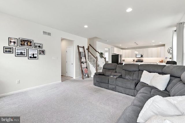 7 CHAMPLAIN ST, Sicklerville, NJ 08081