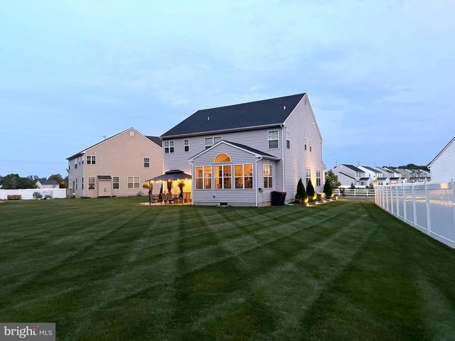 7 CHAMPLAIN ST, Sicklerville, NJ 08081