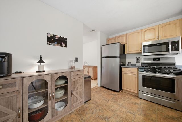 2 Brookside Dr Apt 11, Exeter, NH 03833