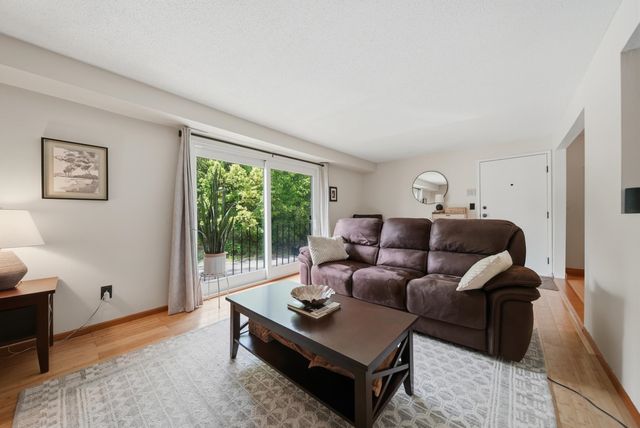 2 Brookside Dr Apt 11, Exeter, NH 03833