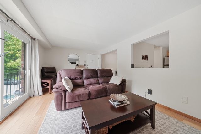 2 Brookside Dr Apt 11, Exeter, NH 03833