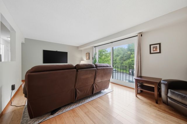 2 Brookside Dr Apt 11, Exeter, NH 03833