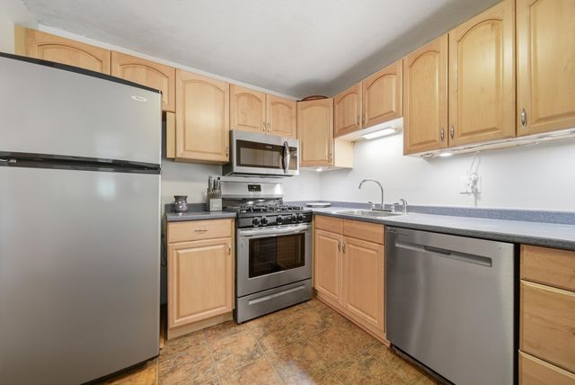 2 Brookside Dr Apt 11, Exeter, NH 03833