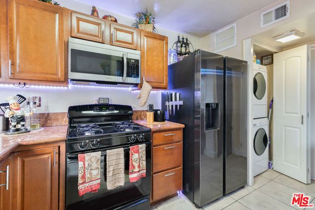 10817 Whipple Street 6, Studio City (los Angeles), CA 91602