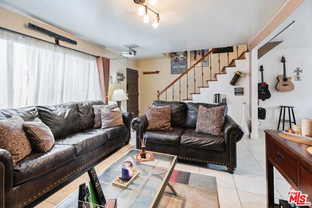 10817 Whipple Street 6, Studio City (los Angeles), CA 91602