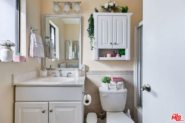 10817 Whipple Street 6, Studio City (los Angeles), CA 91602