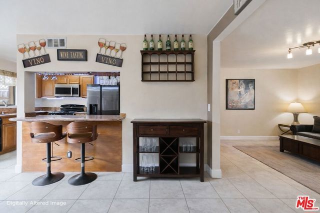 10817 Whipple Street 6, Studio City (los Angeles), CA 91602