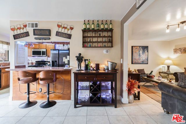 10817 Whipple Street 6, Studio City (los Angeles), CA 91602
