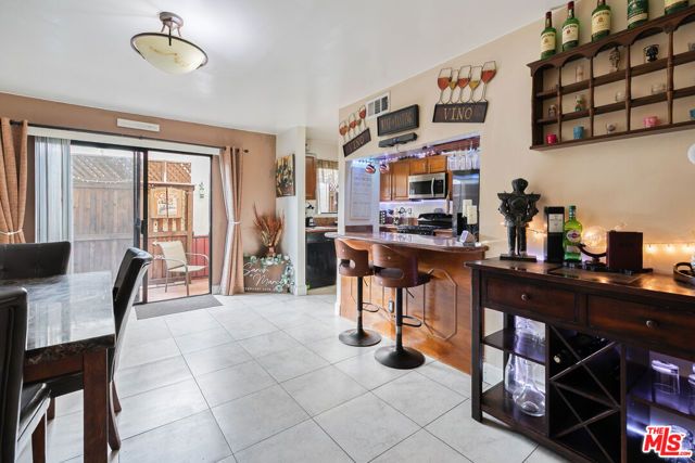 10817 Whipple Street 6, Studio City (los Angeles), CA 91602