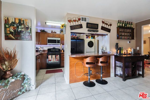 10817 Whipple Street 6, Studio City (los Angeles), CA 91602