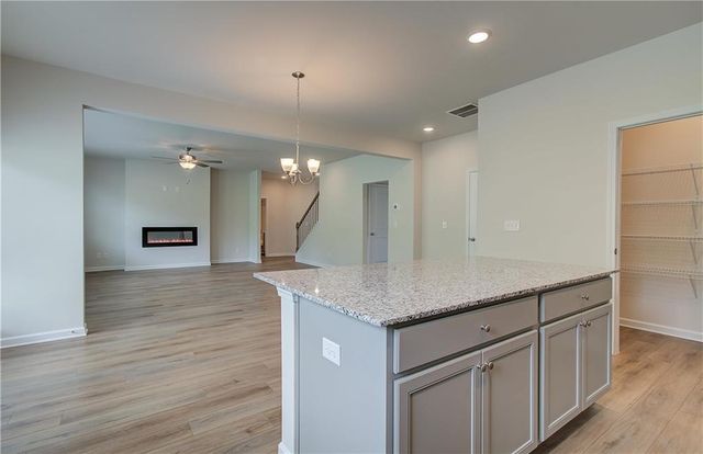 1807 Kingsmere Run Dr, Loganville, GA 30052