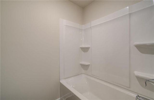 1807 Kingsmere Run Dr, Loganville, GA 30052