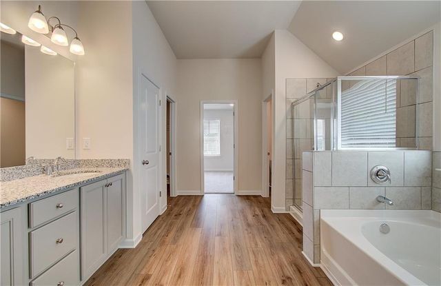 1807 Kingsmere Run Dr, Loganville, GA 30052