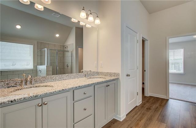 1807 Kingsmere Run Dr, Loganville, GA 30052