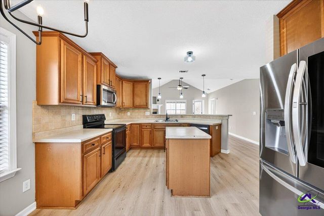 402 Latham Drive, Warner Robins, GA 31088