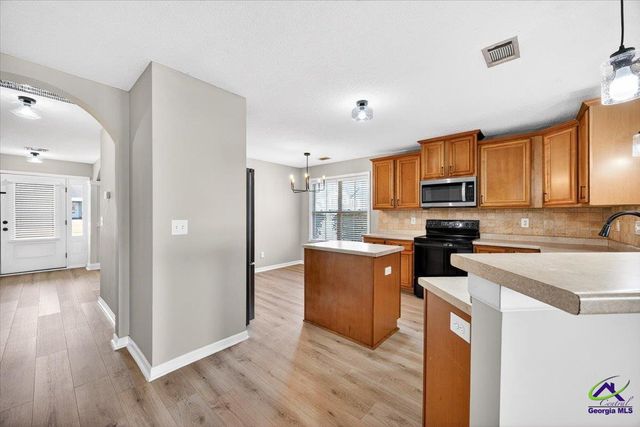 402 Latham Drive, Warner Robins, GA 31088