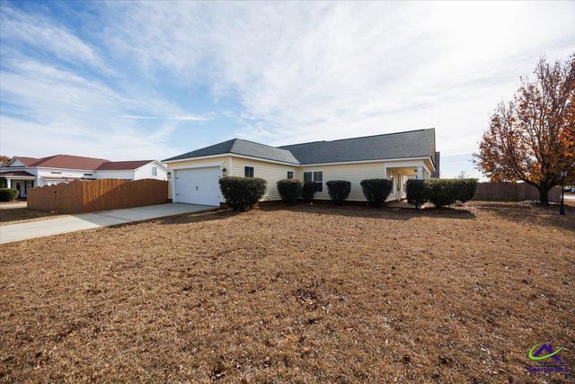 402 Latham Drive, Warner Robins, GA 31088