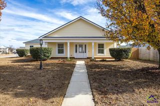 402 Latham Drive, Warner Robins, GA 31088