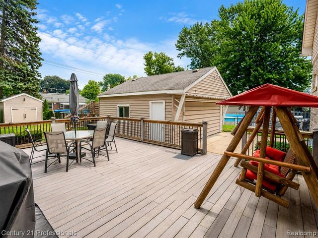 21819 Maple Street, Saint Clair Shores, MI 48081