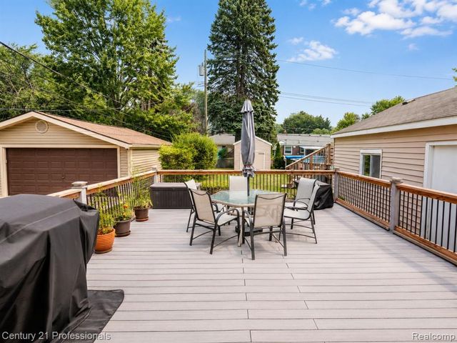 21819 Maple Street, Saint Clair Shores, MI 48081