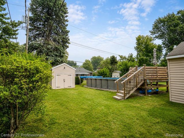 21819 Maple Street, Saint Clair Shores, MI 48081