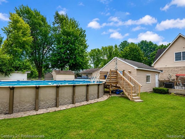21819 Maple Street, Saint Clair Shores, MI 48081