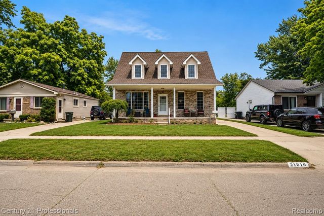 21819 Maple Street, Saint Clair Shores, MI 48081