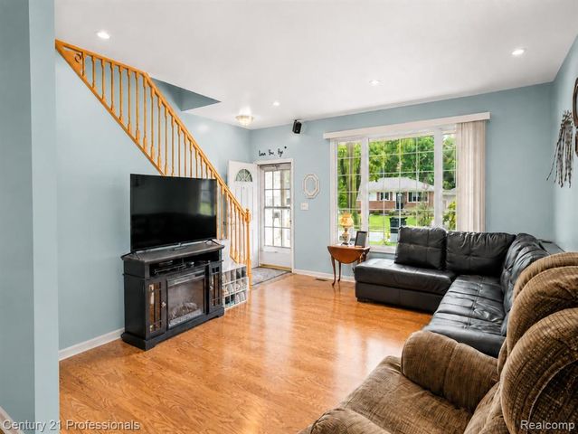 21819 Maple Street, Saint Clair Shores, MI 48081