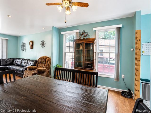 21819 Maple Street, Saint Clair Shores, MI 48081