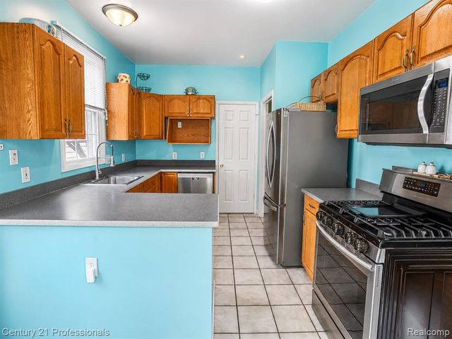 21819 Maple Street, Saint Clair Shores, MI 48081