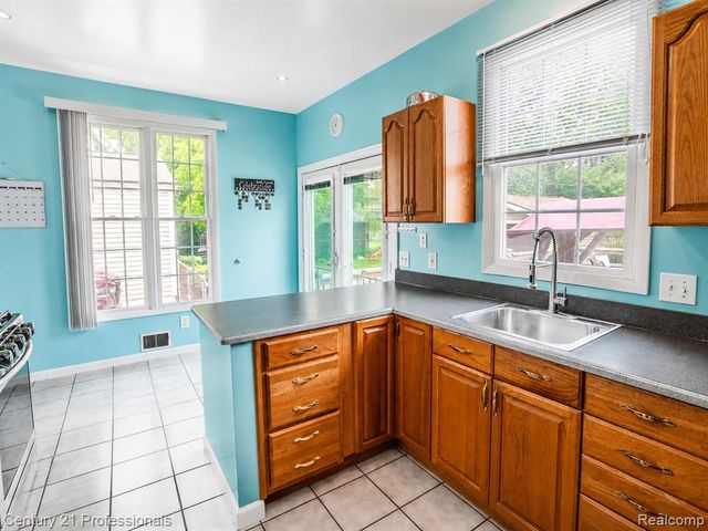 21819 Maple Street, Saint Clair Shores, MI 48081