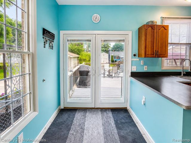 21819 Maple Street, Saint Clair Shores, MI 48081