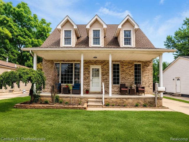 21819 Maple Street, Saint Clair Shores, MI 48081