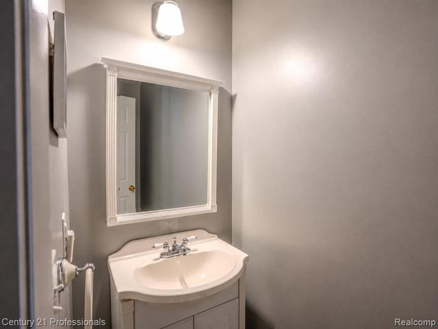 21819 Maple Street, Saint Clair Shores, MI 48081