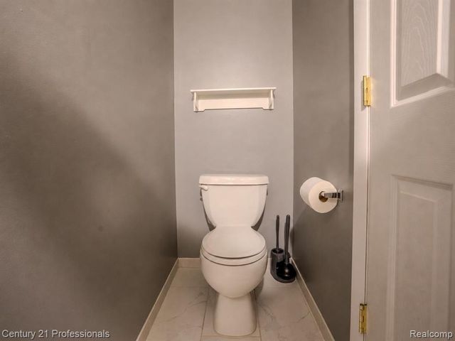 21819 Maple Street, Saint Clair Shores, MI 48081
