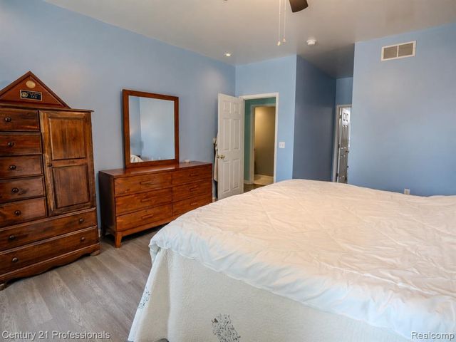 21819 Maple Street, Saint Clair Shores, MI 48081