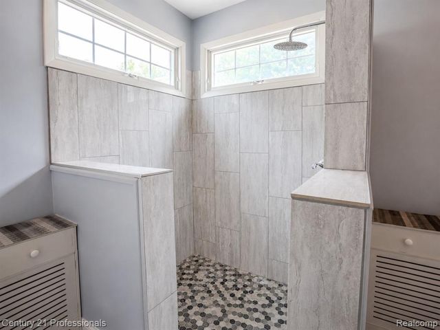 21819 Maple Street, Saint Clair Shores, MI 48081
