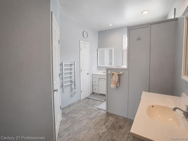21819 Maple Street, Saint Clair Shores, MI 48081