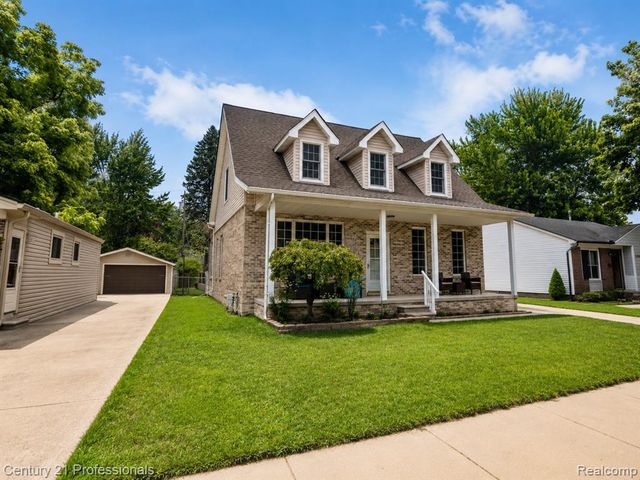21819 Maple Street, Saint Clair Shores, MI 48081