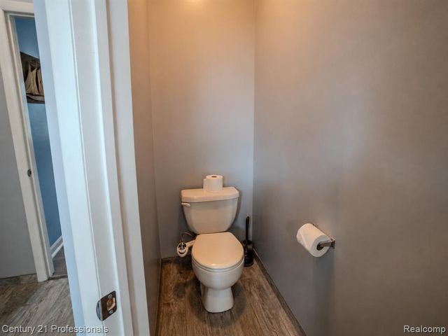 21819 Maple Street, Saint Clair Shores, MI 48081