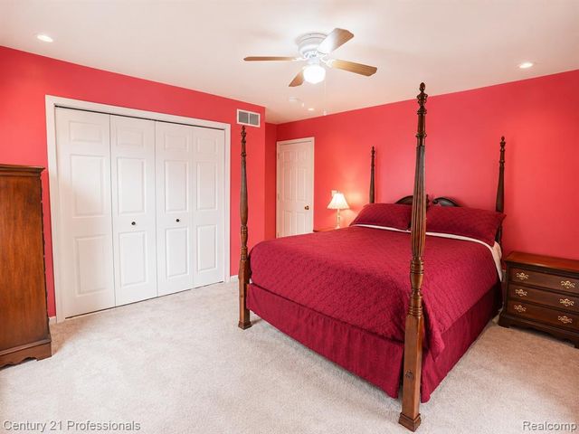 21819 Maple Street, Saint Clair Shores, MI 48081