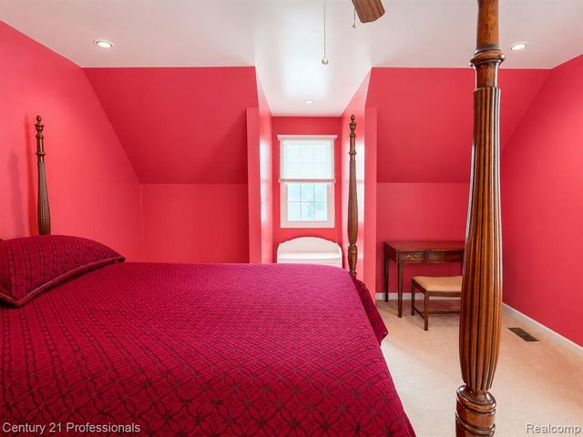 21819 Maple Street, Saint Clair Shores, MI 48081