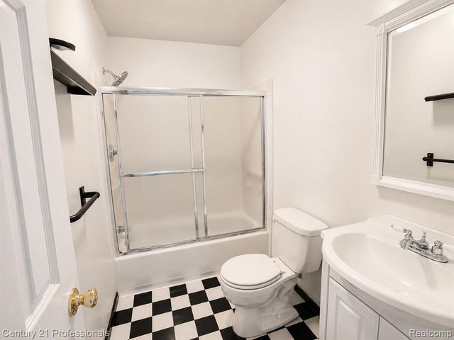 21819 Maple Street, Saint Clair Shores, MI 48081