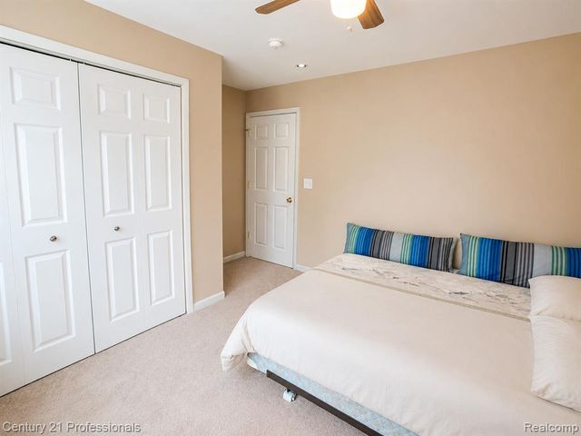 21819 Maple Street, Saint Clair Shores, MI 48081